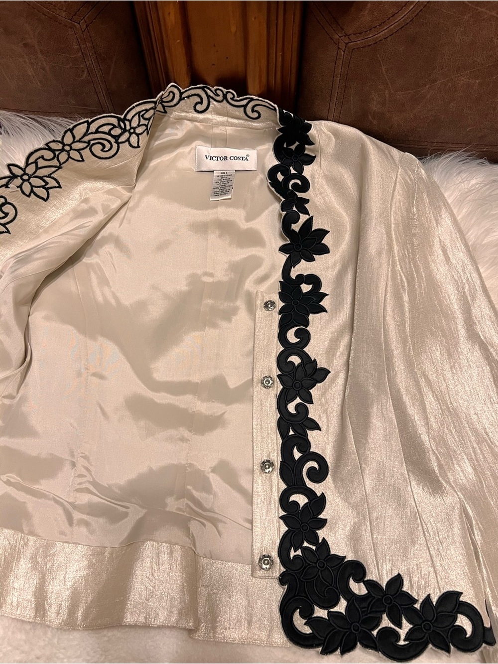 Victor Costa Ivory Jacket with Black Floral Appliqué size 6 - Picture 15 of 15